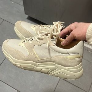 Like new Koio avalanche nude color shoes size 9